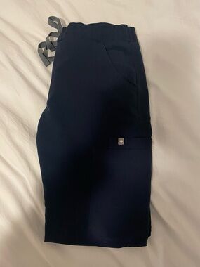 Figs navy scrub skinny pants